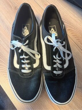 Vans Black and White Men’s Old Skool Skate Sneakers